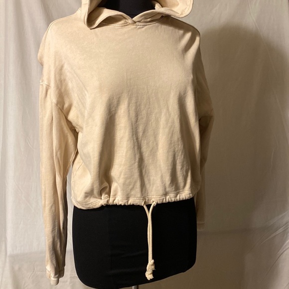 Forever 21 Tops - Forever 21 women cropped hooded sweatshirt size S color creamy